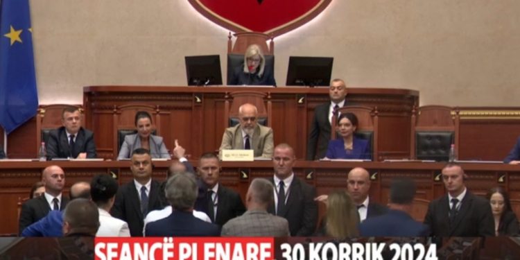 Emërohen ministrat e rinj. Ja si u votua