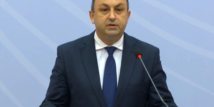 Rrokadë në Policinë e Shtetit/ Ministri i ri i Brendshëm Ervin Hoxha njofton ndryshimet