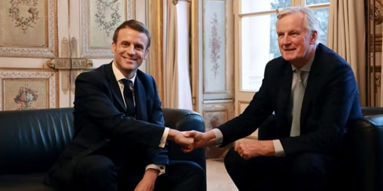 Francë/ Mocion mosbesimi, bie qeveria e Barnerit