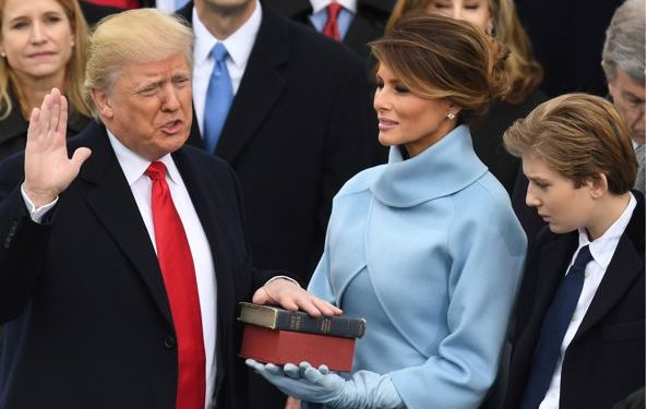 SHBA/ I ftohti detyron Trumpin ta kryejë ceremoninë e betimit brenda. Hera e parë në 40 vjet