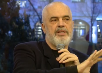 “Çfarëdo të bëjmë, do bëjmë një gjë që Enver Hoxha të rrotullohet në varr nga sikleti”/ Nga muze, Rama e bën Vilën e Enverit rezidencë artistike