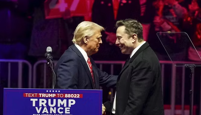 Trump merr pushtetin, Elon Musk në skenën e Capital One Arena bashkë me të: “Fitorja e Trump është vetëm fillimi. Do ta bëjmë Amerikën të pathyeshme”
