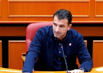 “Më ka marrë malli për të gjithë ju”, Veliaj vazhdon letërkëmbimin nga burgu