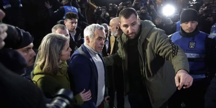 Kaos Rumani, arrestohet Calin Georgescu: kandidati pro-rus që fitoi zgjedhjet e nëntorit  që  u anuluan. Musk: “Gabim”