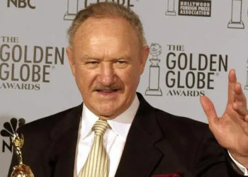 Gjendet i vdekur aktori i çmimve Oscar Gene Hackman. Bashkë me të, edhe bashkëshortja e qeni i tyre