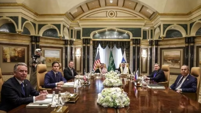 Rusia dhe SHBA takohet në Riad për një armëpushim me Ukrainën. Mungon Evropa, Zelenski i pakënaqur