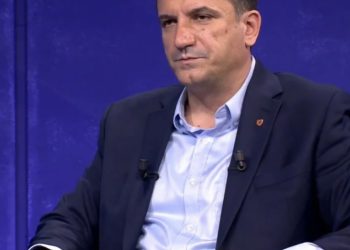 Arrestimi, reagon Veliaj “Nuk kam lidhje me idiotësitë e shkruara në paçavuren e sigluar edhe nga Altin Dumani. Më vjen keq për Ajolën…”
