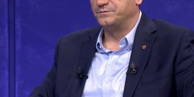 Arrestimi, reagon Veliaj “Nuk kam lidhje me idiotësitë e shkruara në paçavuren e sigluar edhe nga Altin Dumani. Më vjen keq për Ajolën…”