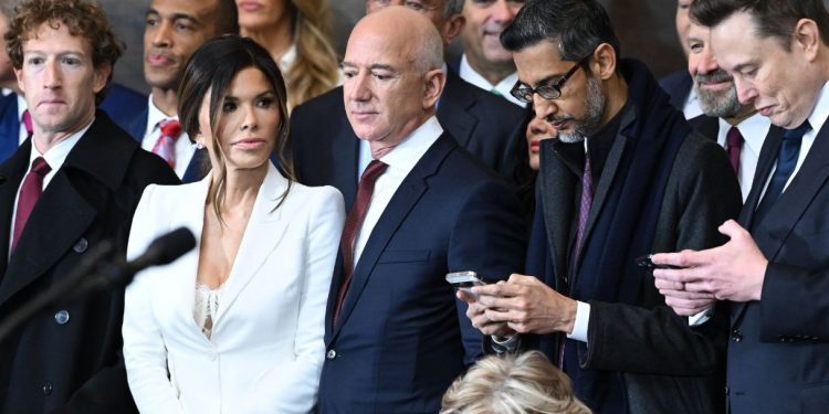 Krizë në horizont? Sipërmarrësit pro-Trump gati gati për t’u tërhequr: “Ai po shkatërron Amerikën”