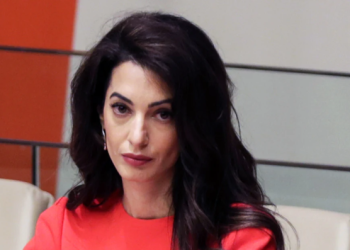 Amal Clooney përjashtohet nga SHBA? Qëndrimi kundër Netanyahut mund t’i kushtojë shtrenjtë