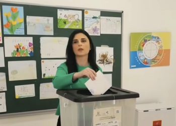 Shqiptarët votojnë sot për Parlamentin e ri. Zhvillohen sot zgjedhjet e aq diskutuara