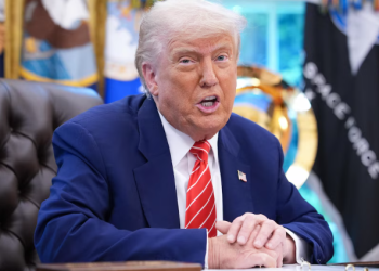Trump u ndalon  12 vendeve të udhëtojnë drejt Amerikës