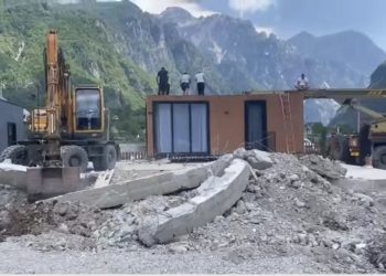 “Një kriminel ka hedhur betonin e dynjasë për “fshatin e tij turistik”/ Rama    premton kthimin e Thethit turistik në gjendjen e mëparëshme