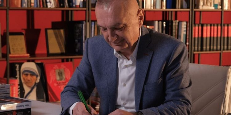 Meta nis ciklin me letra të hapura nga burgu: “Letra e parë do të jetë për Arben Ahmetaj”