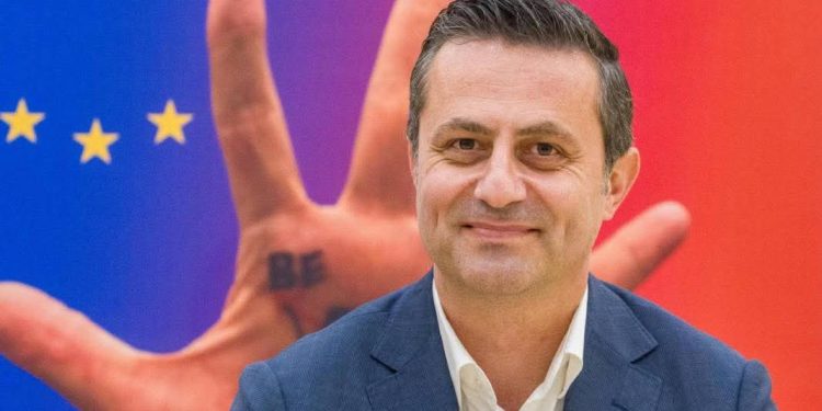 Ceno Klosi shkarkohet si zv/ministër i Infrastrukturës. Së bashku me të dhe emra të tjerë