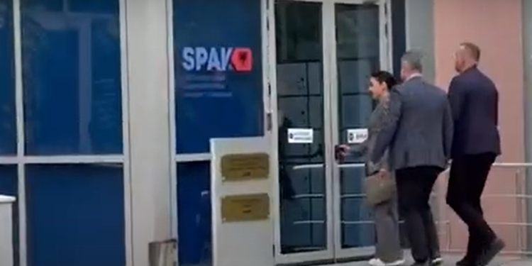 Belinda Balluku shkon në SPAK. Avokate ka të motrën