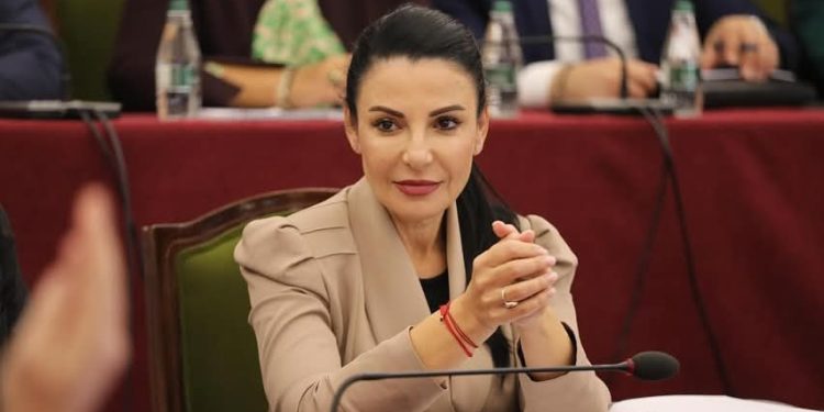 Dosja  Balluku: “Kur do ta bëjnë kompaninë”? “Po pret letrat e ASL dhe do e regjistojë”