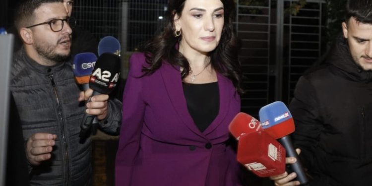 AKSH-i/ Masë arresti për drejtuesen Mirlinda Karçani