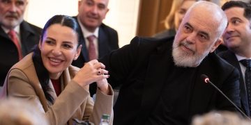 “S’mund të arrestohet apo t’i hiqet imuniteti pa pëlqimin tonë!”, Kuvendi: Pezullimi dhe bllokimi i pasaportës së Belinda Ballukut, në shkelje të Kushtetutës!