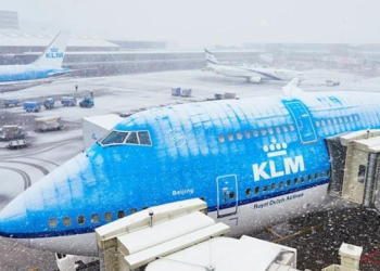 Amsterdam/ Dëbora anulon 800 fluturime, ndërprerje serioze edhe në rrjetin hekurudhor