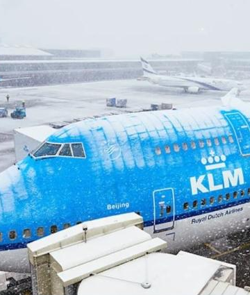 Amsterdam/  Dëbora anulon 800 fluturime, ndërprerje serioze edhe në rrjetin hekurudhor