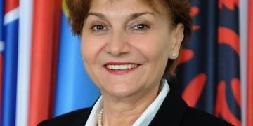 Diaspora/ Ermelinda Meksi tregon historinë e të birit që donte të kontribuonte në vend sulmit kibernetik: “Tek AKSHI nuk i kthyen përgjigje, vonë e kuptova pse”