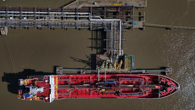 Lindja e Mesme/ Irani njofton rihapjen e plotë të Ngushticës së Hormuzit. Trump: “Bllokada jonë vazhdon!”